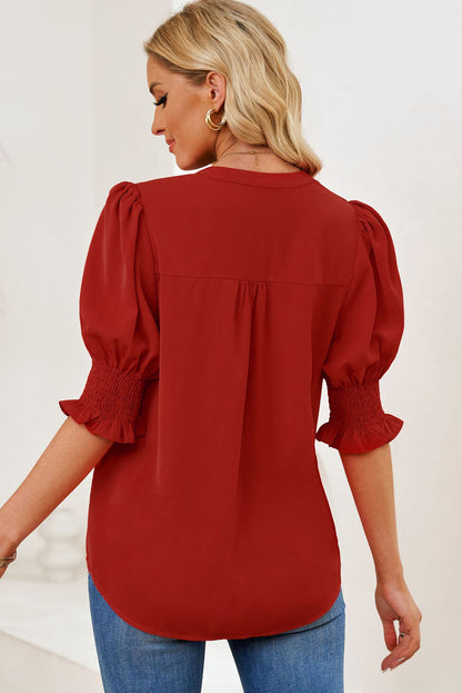 Blusa de cuello con muescas y manga volante ahumada